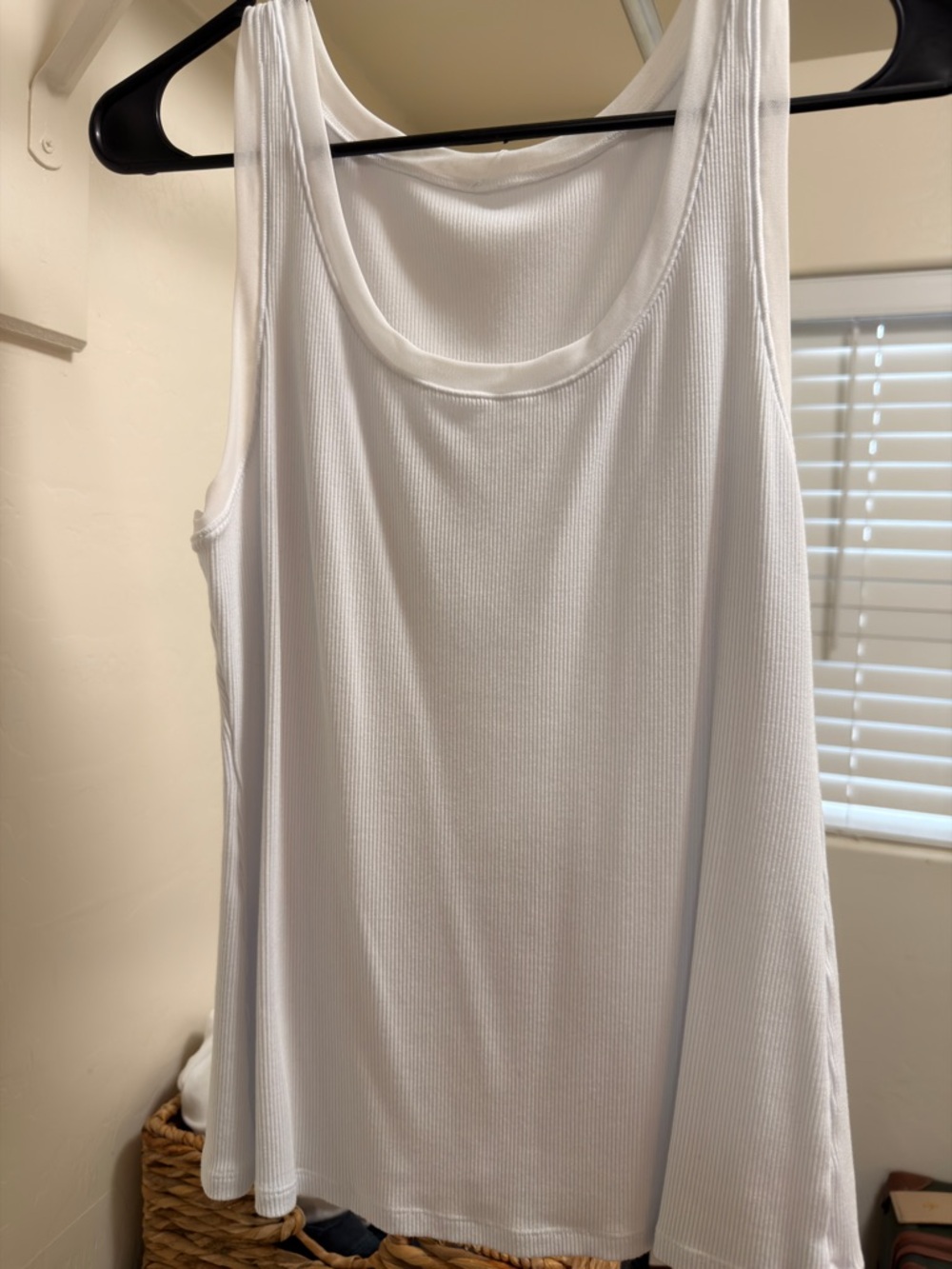 ALO Yoga White Ribbed Scoop Tank - Women's